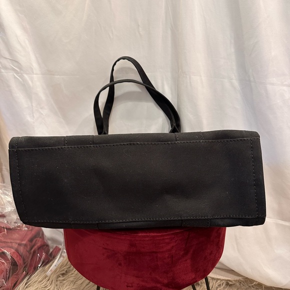 NEW Marc Jacobs The Canvas Large Tote Bag in Black REVOLVE DESIGNER - Picture 13 of 13